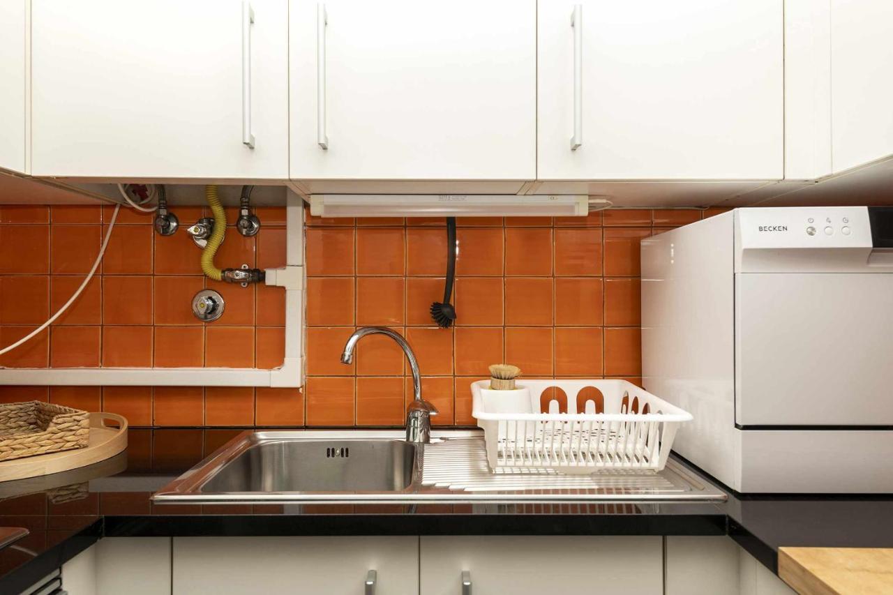 Typical Portuguese In Sao Bento Apartment Lissabon
